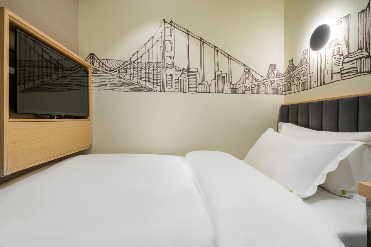 Meego Smart Select Hotel Shanghai Exterior foto